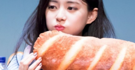 TWICEツウィは硬いパンがお好き♡韓国芸能界の“パンマニア”⑤人をご紹介！