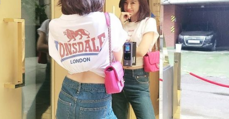 韓国でのモテ服！「白Tシャツ×デニム」コーデを披露した韓国スターたち♡	