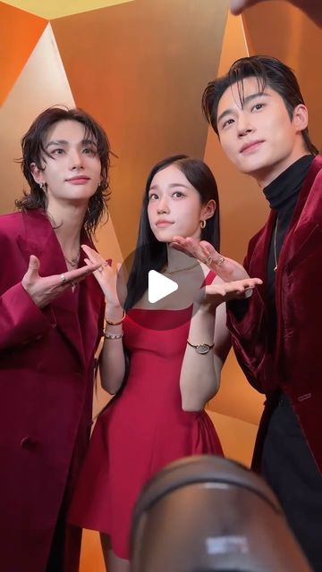 데이즈드 코리아 DAZED KOREA | CARTIER@cartier @hynjinnnn @rohyoonseo @byeonwooseok 이어서 등장한 스트레이 키즈 현진, 윤서, 우석의 셀카 타임! 까르띠에 반짝 빛나! | Instagram